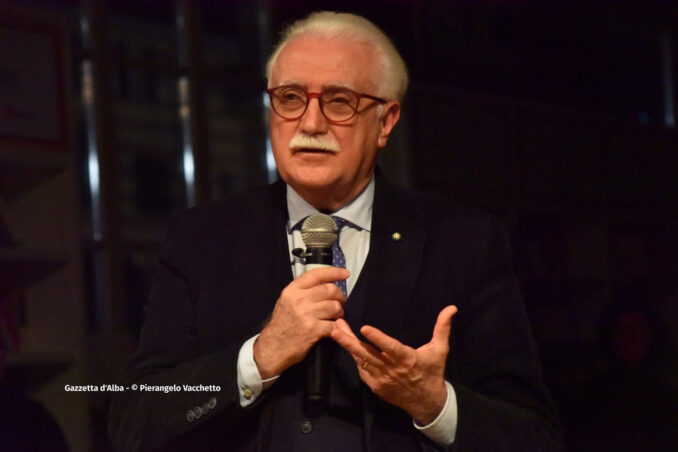 Giorgio Calabrese, medico e dietologo, ospite alla fondazione Mirafiore. Segui la conferenza in streaming 4