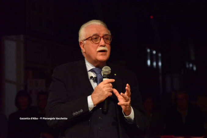 Giorgio Calabrese, medico e dietologo, ospite alla fondazione Mirafiore. Segui la conferenza in streaming 3