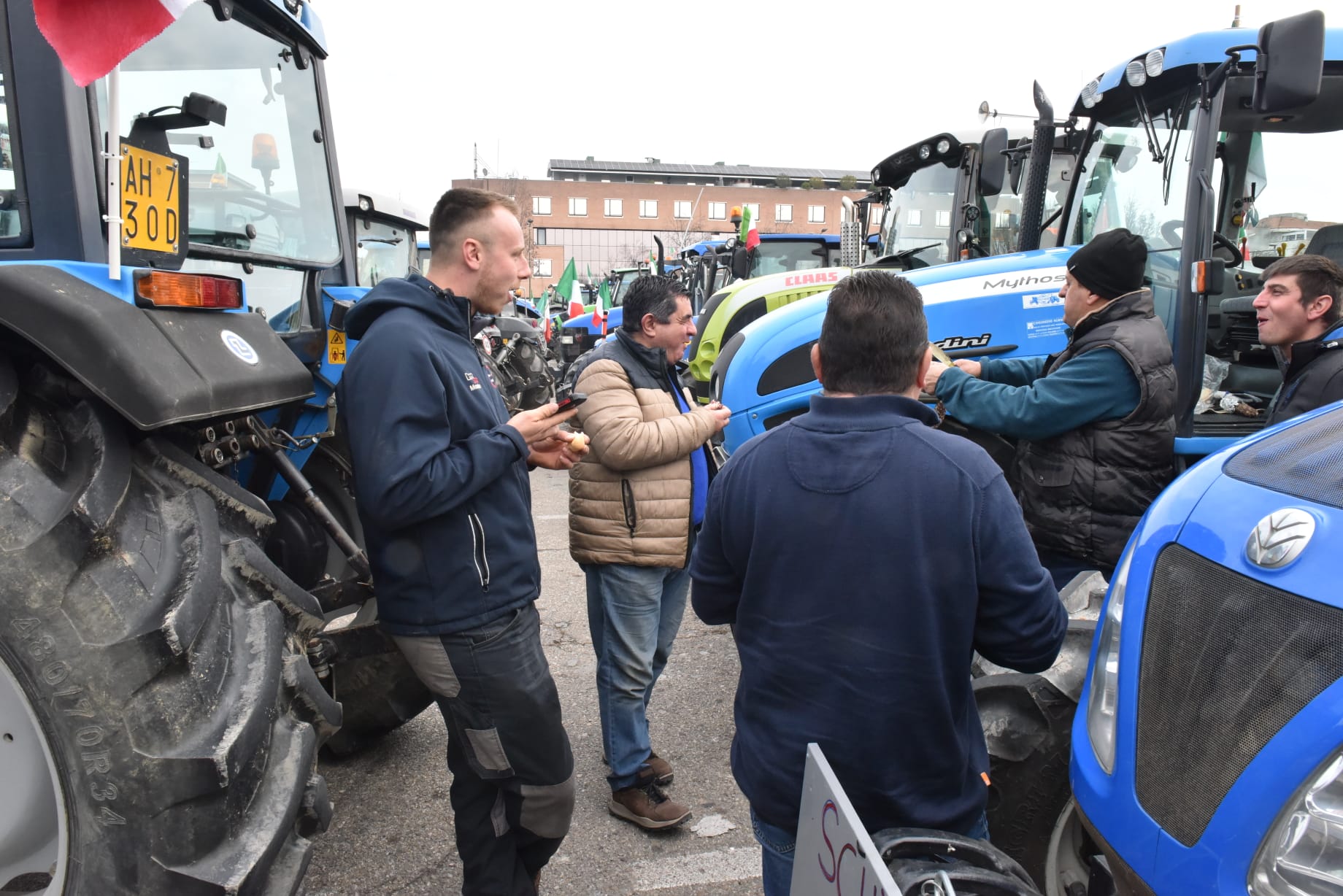 Gli agricoltori di Langhe e Roero protestano ad Alba con i trattori (FOTO e VIDEO) 8