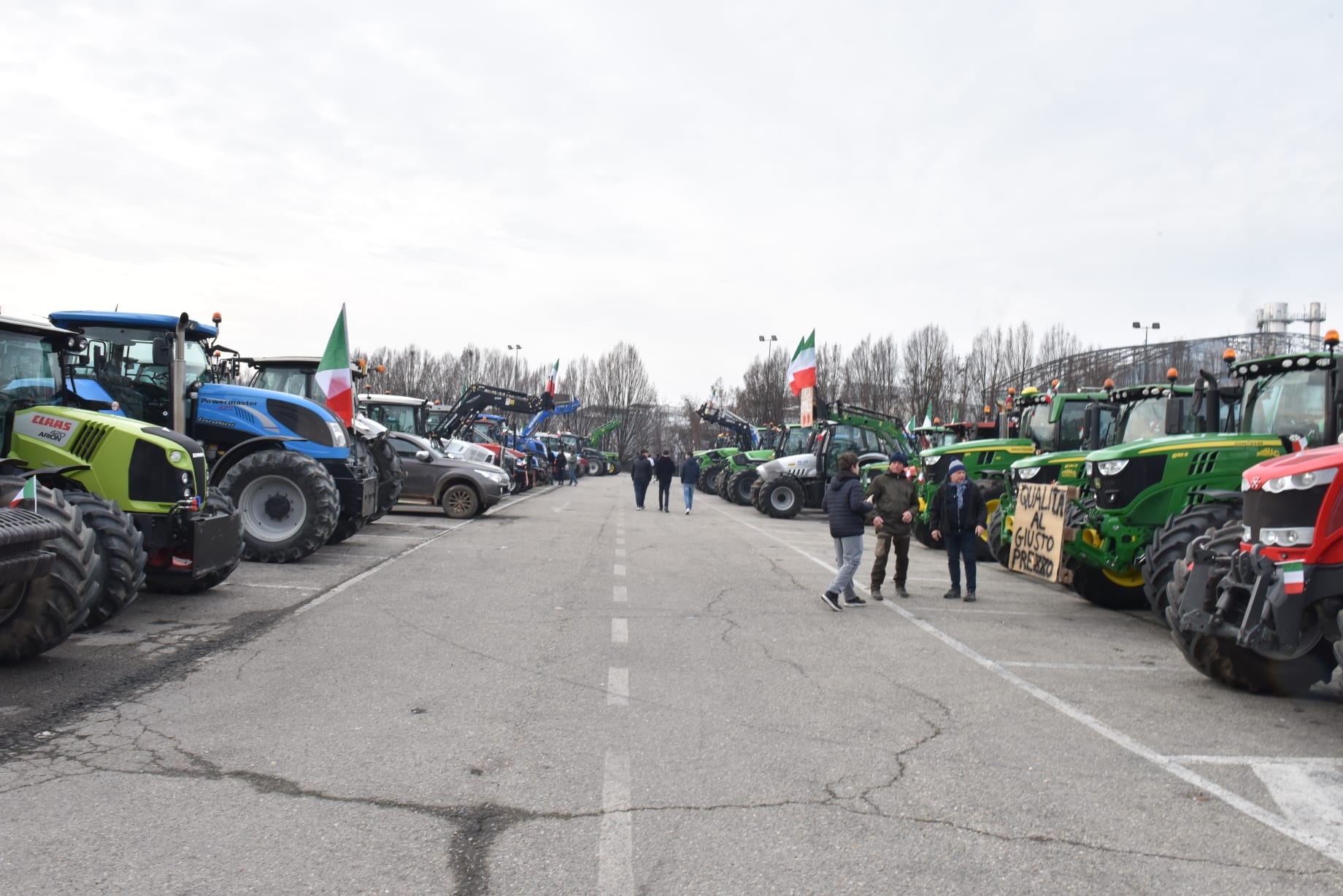 Gli agricoltori di Langhe e Roero protestano ad Alba con i trattori (FOTO e VIDEO) 7