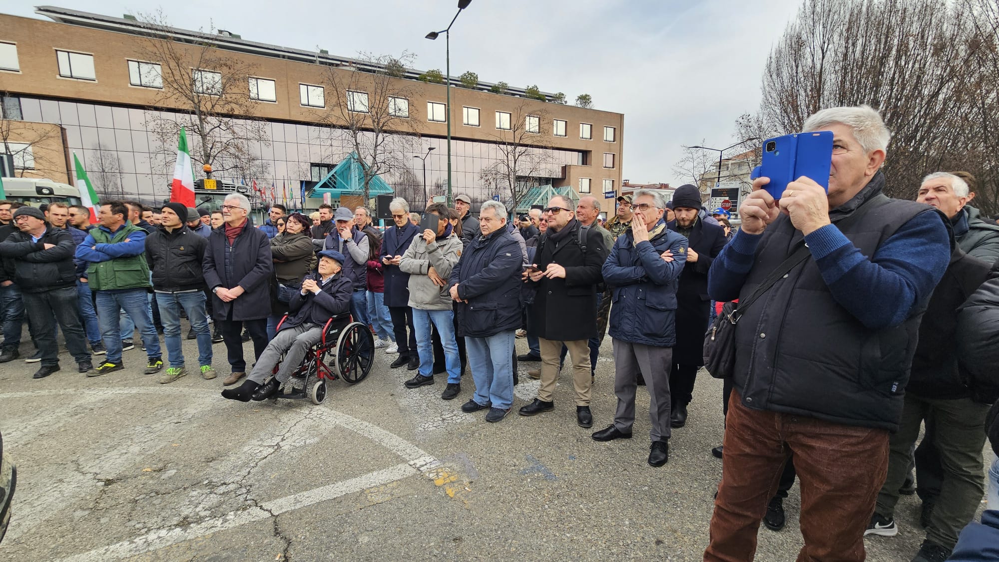 Gli agricoltori di Langhe e Roero protestano ad Alba con i trattori (FOTO e VIDEO) 12