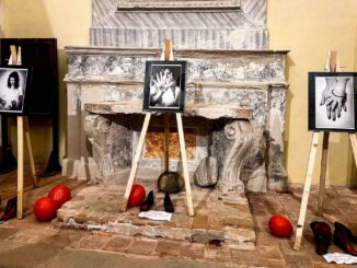 Da Cortemilia la mostra fotografica itinerante contro la violenza di genere