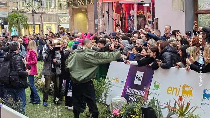 Festival di Sanremo, gli artisti sfilano sul tappeto verde 11
