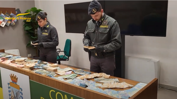 Guardia di finanza di asti Armi, denaro e droga ritrovati nel Campo dei miracoli di Asti