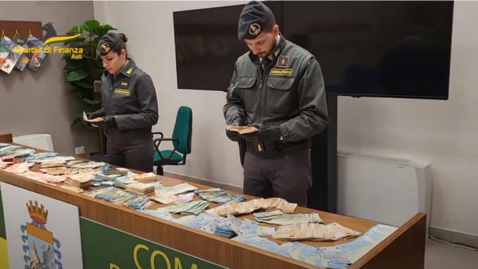 Armi, denaro e droga ritrovati nel Campo dei miracoli di Asti