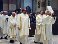 Riti della settimana Santa in cattedrale ad Alba, preparandosi per la Pasqua 4