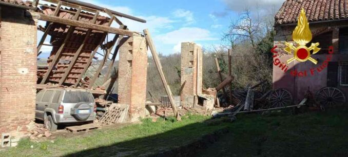 A Moncalvo, la pioggia ha fatto crollare una porzione di un fabbricato 1