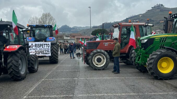 trattori santo stefano belbo Gli agricoltori di Langhe e Roero manifestano a Santo Stefano Belbo (VIDEO) 1