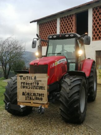 Gli agricoltori di Langhe e Roero manifestano a Santo Stefano Belbo (VIDEO)