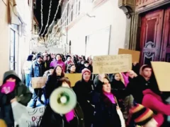 Non una di meno prepara il corteo di Alba contro violenza di genere e disparità