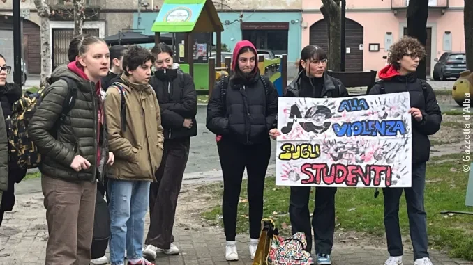 I ragazzi di Bra manifestano a sostegno dei coetanei di Pisa 1