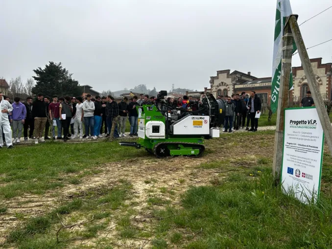 Oltre 150 studenti dell'Enologica di Alba provano la viticoltura di precisione