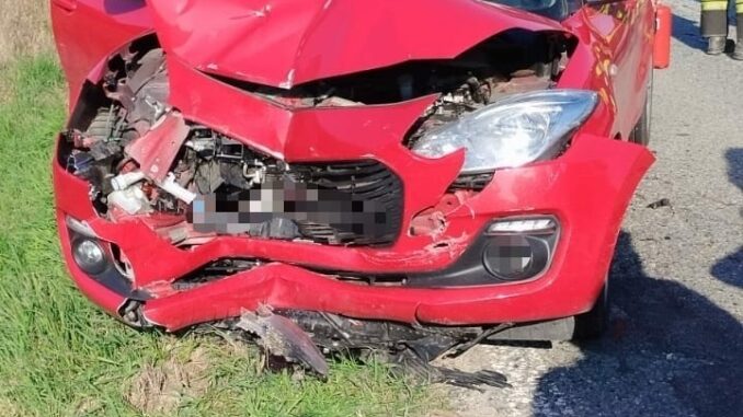 Corneliano: auto e trattore si sono scontrati in mattinata, nessun ferito