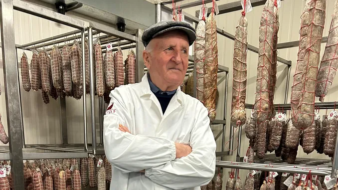 Luiset forma molti giovani salumieri (Video) 1