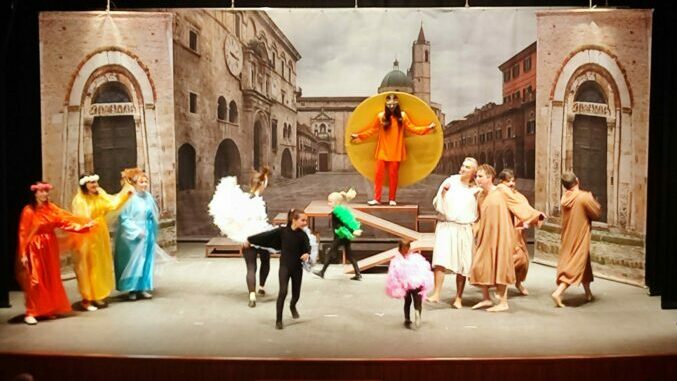 1713188369404 Grande successo e viva partecipazione al musical “Forza venite gente!”