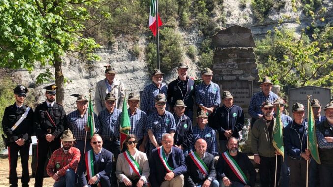 Commemorazione del 25 aprile con gli Alpini a Castelletto Uzzone