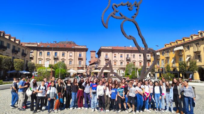 Studenti greci in visita ad Alba_04_2024 (1) Alba: studenti greci ospiti grazie al progetto Erasmus+