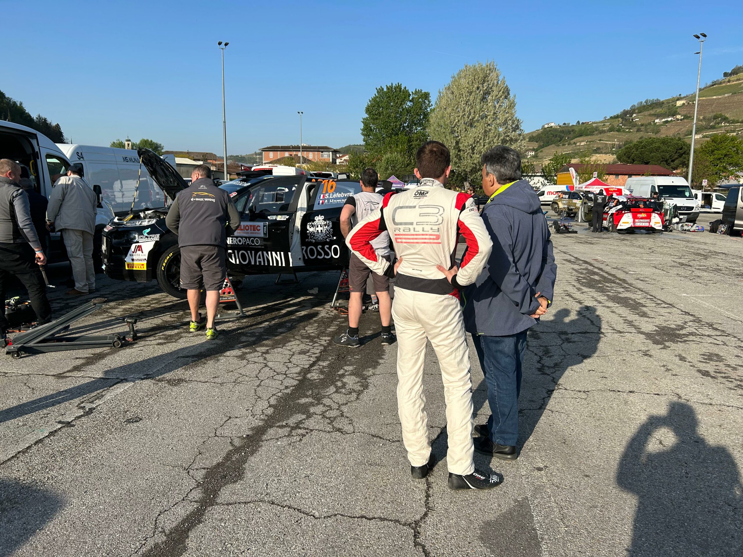 Andrea Crugnola è il più veloce nelle qualifiche. Rally Regione Piemonte al via (VIDEO)