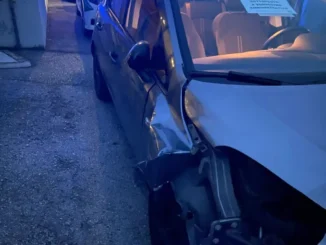 Ventenne ubriaco causa cinque tamponamenti prima di essere fere