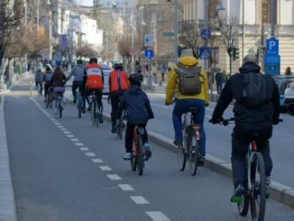 Bicicletta sostenibile e conveniente: l'Unione europea lancia la mobilità futura a due ruote