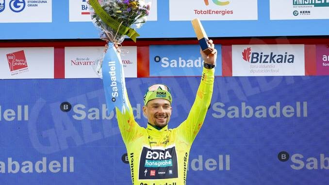 Al Giro dei Paesi Baschi Sobrero aiuta Roglic a difendere la maglia gialla