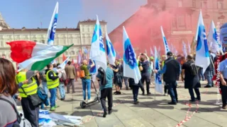 Oggi a Torino sciopero e corteo per chiedere il rilancio dello stabilimento di Mirafiori 4