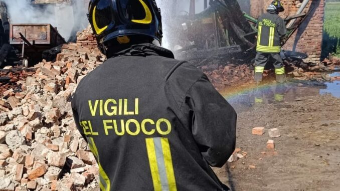 Incendio al tetto di una abitazine