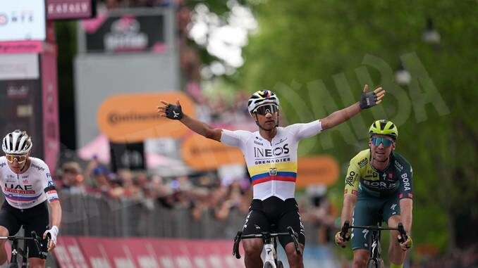 Il colombiano Narvaez è la prima maglia rosa del Giro d'Italia 1