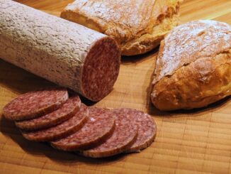 Cherasco incontra approda in frazione Veglia per “Il pane e il salame fatto in casa”