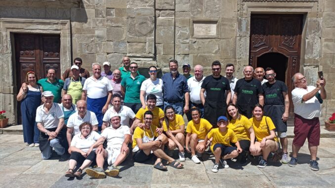 Polentone, musica e gruppo storico ai piedi della torre di Roccaverano