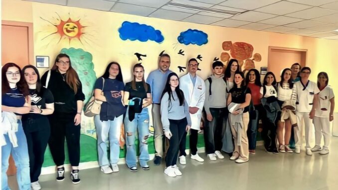 Studenti astigiani in visita al Cardinal Massaia in occasione della Giornata Internazionale dell’infermiere