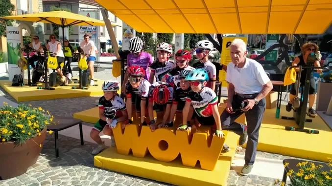 Gemellaggio sportivo a tutto ciclismo in piazza Ferrero ad Alba