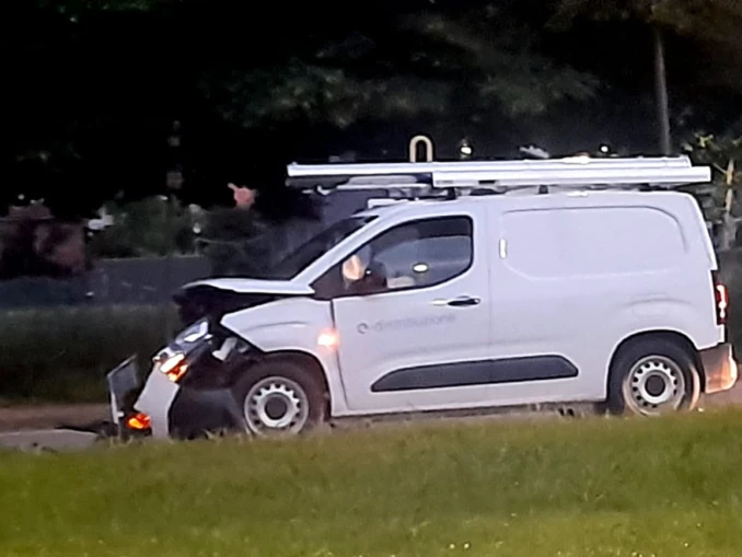 Incidente tra due viecoli vicino al cimitero di Alba