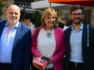 Elezioni ad Alba. La candidata del Pd Gianna Pentenero visita il mercato del sabato 7