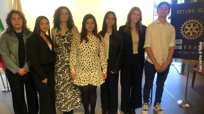 bra rotary borse2 Studenti meritevoli: il Rotary club di Bra consegna le borse di studio 1