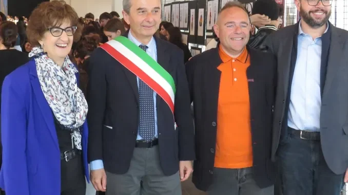 Bra inaugura il Salone del libro per ragazzi. Oltre 11mila titoli sui banchetti del Movicentro