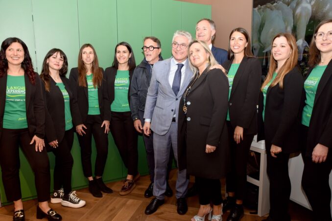 Rinnovati gli spazi dell'ufficio turistico di Alba (FOTO E VIDEO)
