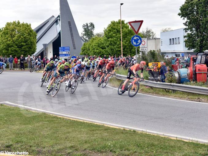 Giro d'Italia: a Fossano vittoria allo sprint del belga Merlier