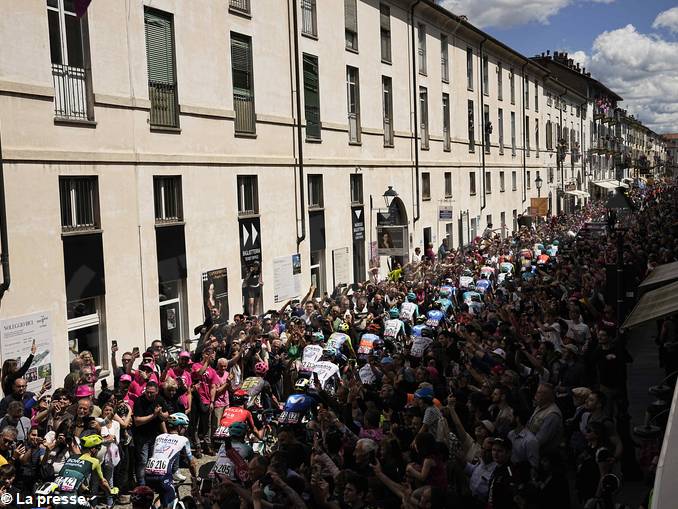 Il colombiano Narvaez è la prima maglia rosa del Giro d'Italia