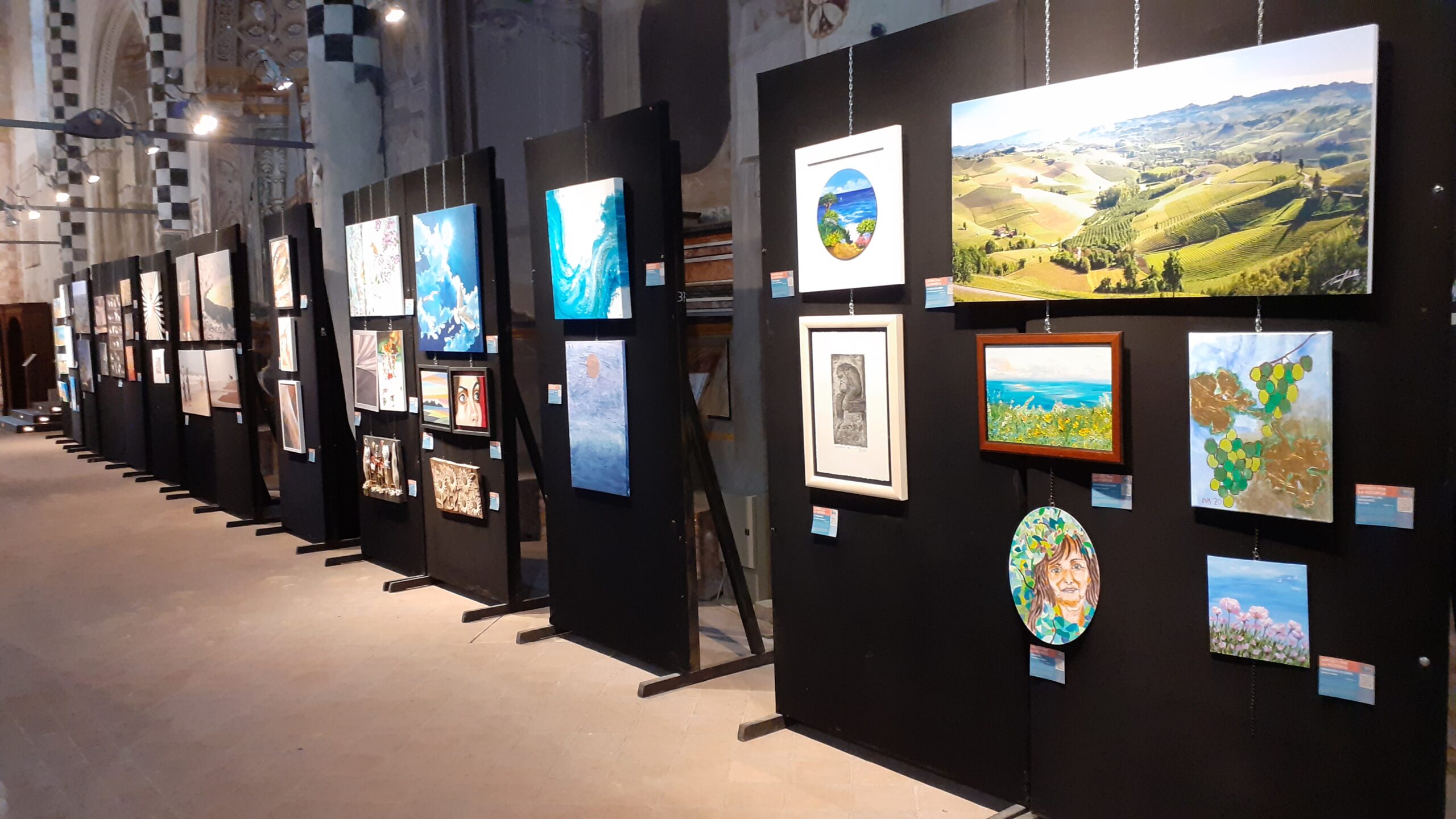 Asl Cn2, grande successo per la mostra solidale di Artisti per la ricerca