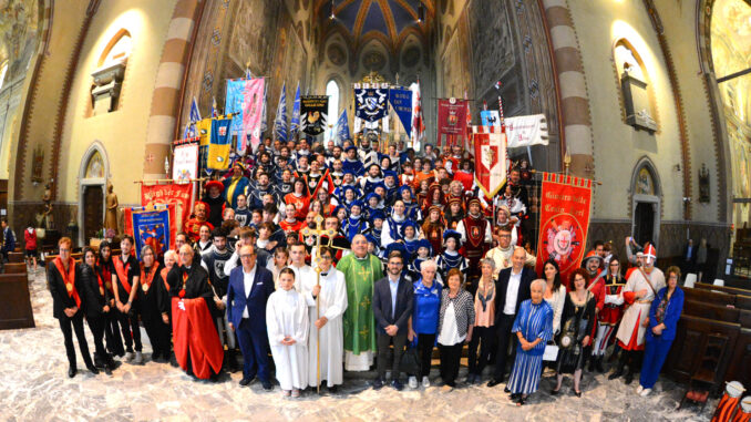 FOTO GALLERY / 40 anni di Borgo San Lorenzo tra bandiere e musica 5