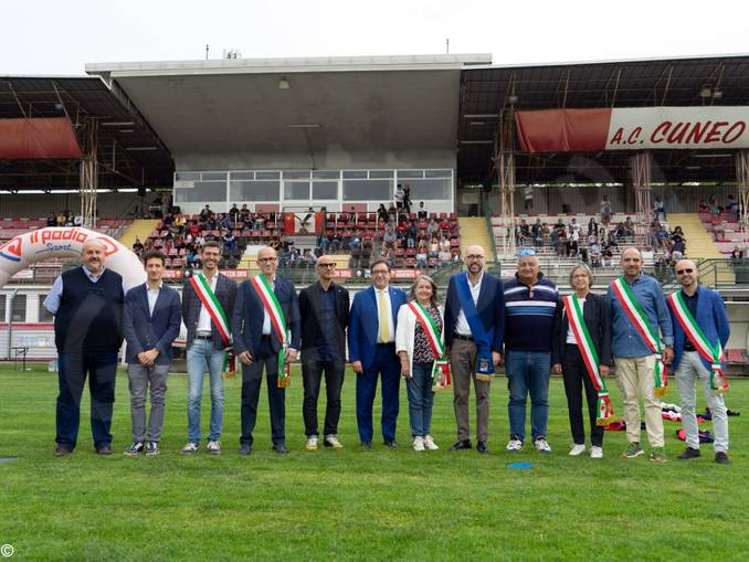 Alla festa del calcio giovanile 400 bambini in campo a Cuneo 1