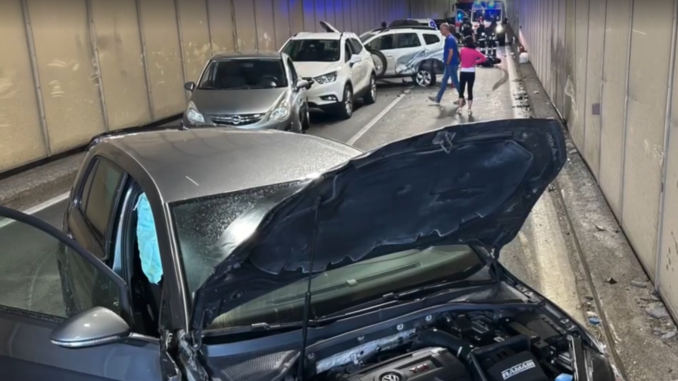 Tre feriti nell'incidente tra una decina di mezzi nel tunnel di Vicoforte
