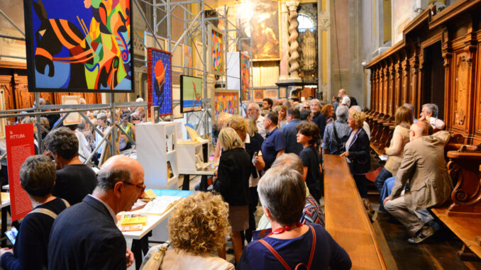 I colori di Landis Buttignol alla Maddalena di Alba, arte e passione in mostra