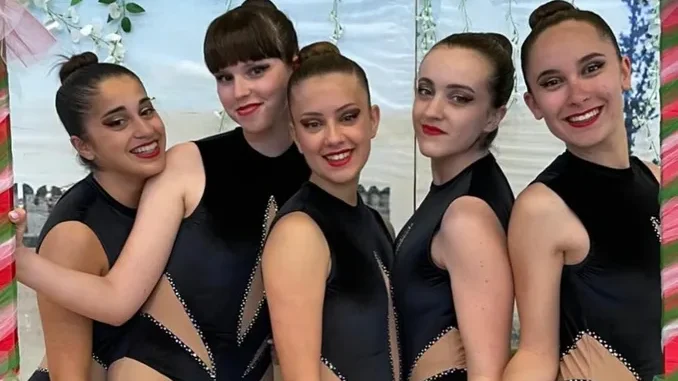 New twirling Bra scende in piazza per festeggiare il suo 25° anniversario