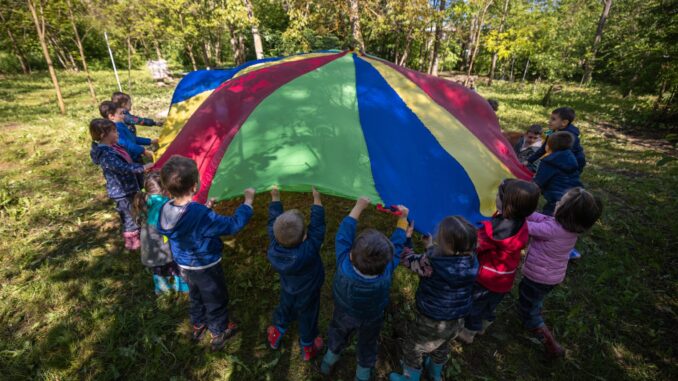 Alla Biblioteca civica di Alba: Dialogo con la natura, espone la scuola dell’infanzia di Valle Talloria