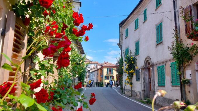 Dal paese delle rose al sentiero delle meraviglie