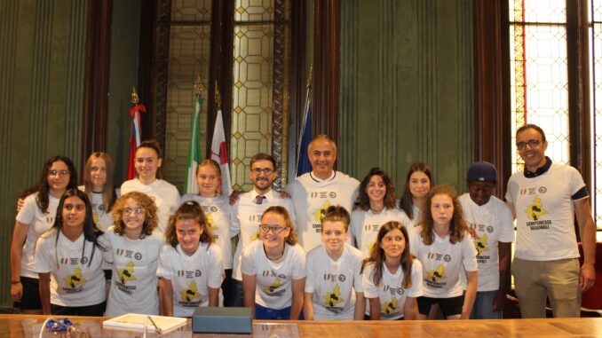 Una targa per le calciatrici dell’Area Calcio Alba Roero vincitrici del Campionato Regionale 2023/2024