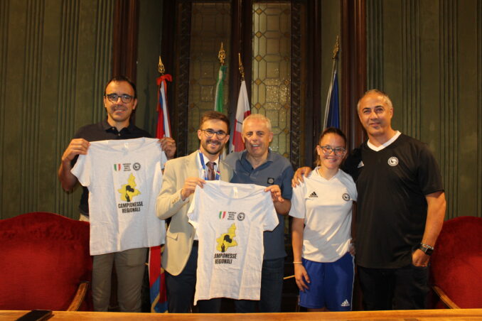 Una targa per le calciatrici dell’Area Calcio Alba Roero vincitrici del Campionato Regionale 2023/2024 2