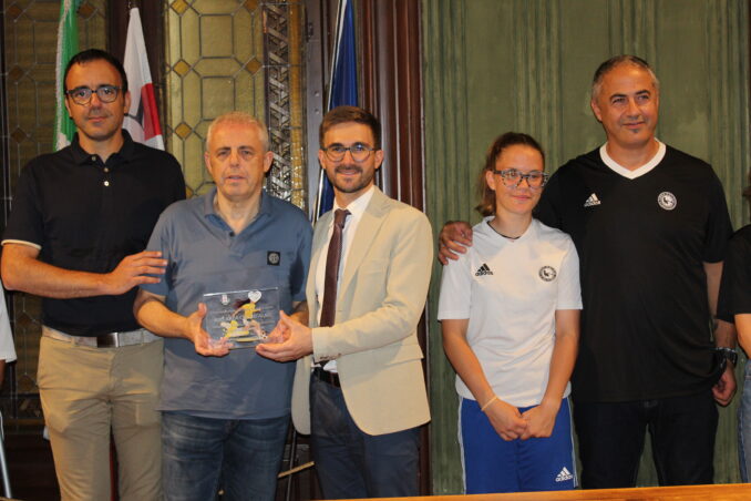Una targa per le calciatrici dell’Area Calcio Alba Roero vincitrici del Campionato Regionale 2023/2024 1